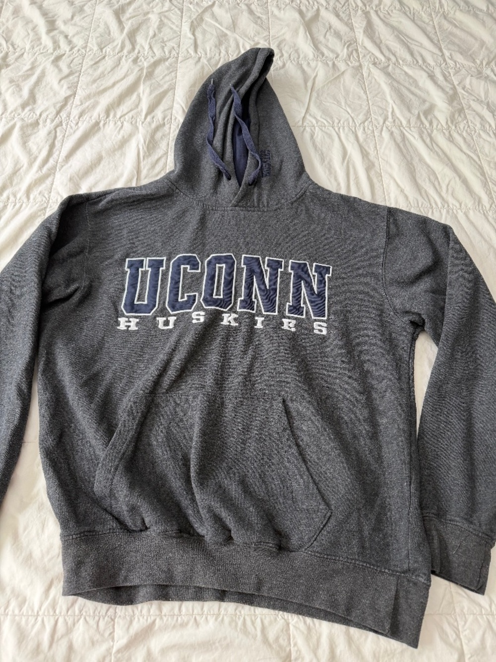 Boys UConn Huskies Hoodie size Medium